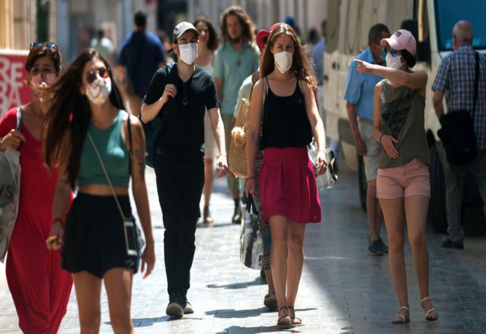 Ilfov. Purtarea măştii de protecţie rămâne obligatorie în spaţiile publice 