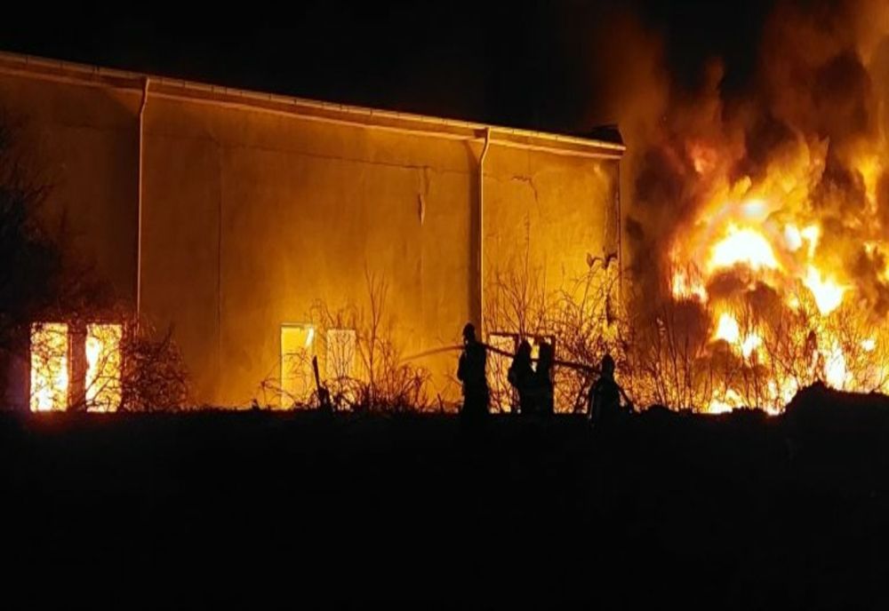 Incendiu la un depozit de materiale reciclabile pe Sos. de Centură