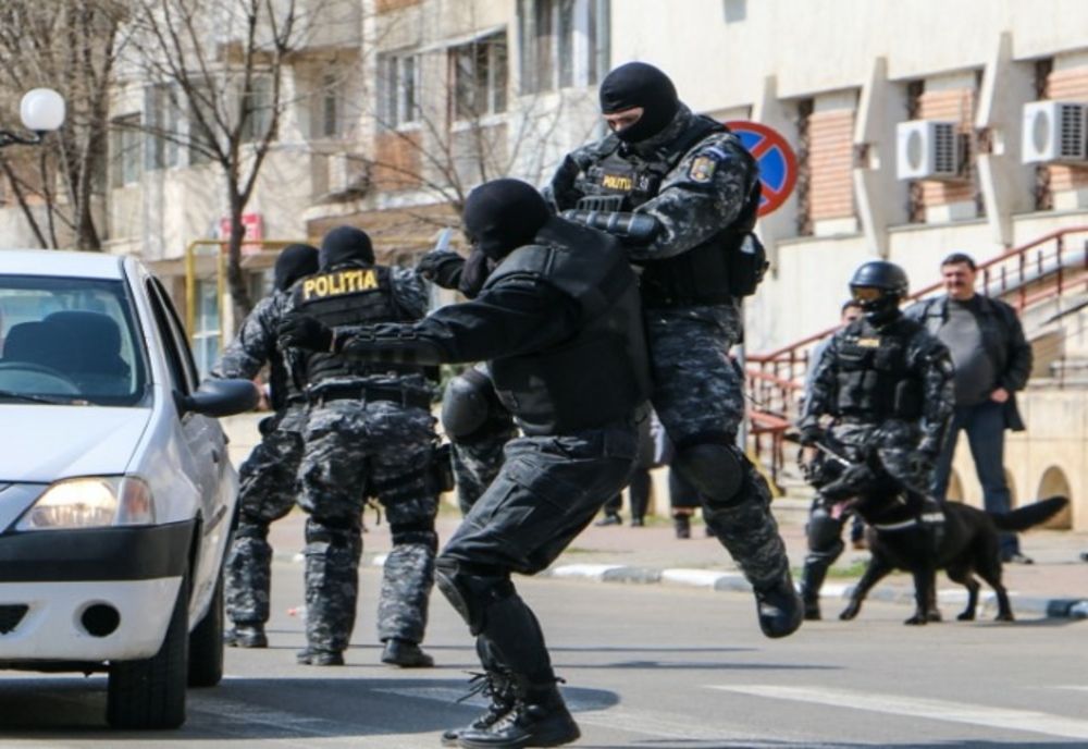 Poliţiştii, instrucție dură cu profesioniști de la Forţele Speciale!