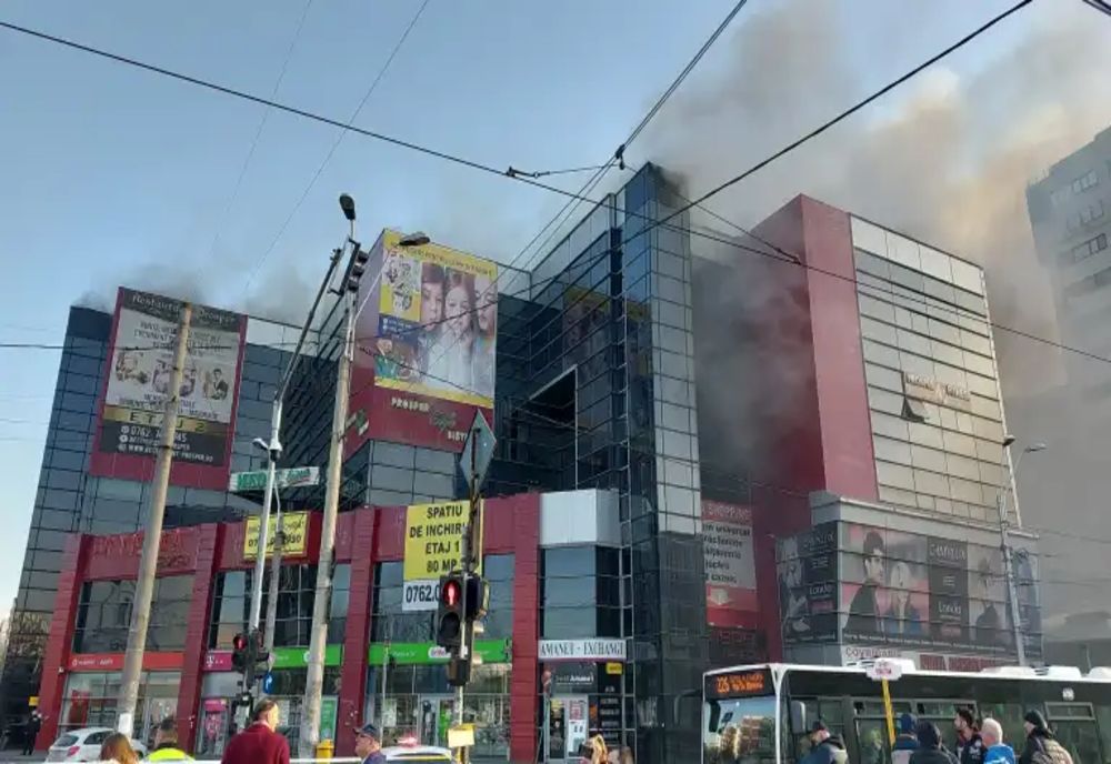Incendiu la Centrul comercial Prosper din Calea 13 Septembrie (VIDEO)