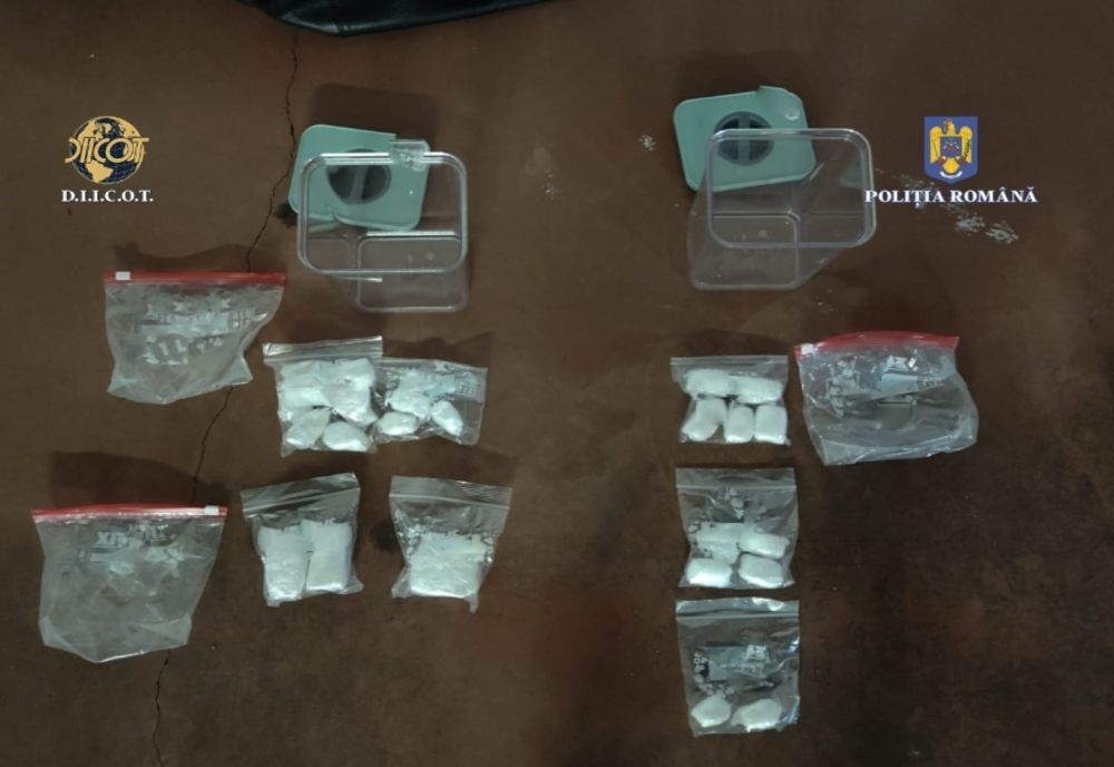 Percheziţii domiciliare în Tunari şi Voluntari la persoane bănuite în traficul de droguri. Două persoane au fost reţinute