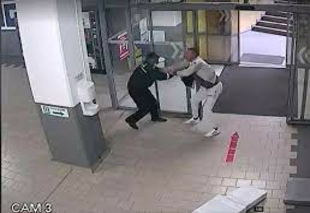 Ilfov. Bărbat în stare gravă după ce a fost bătut de un polițist local