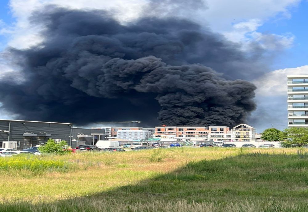 Incendiu violent pe un şantier din Pipera
