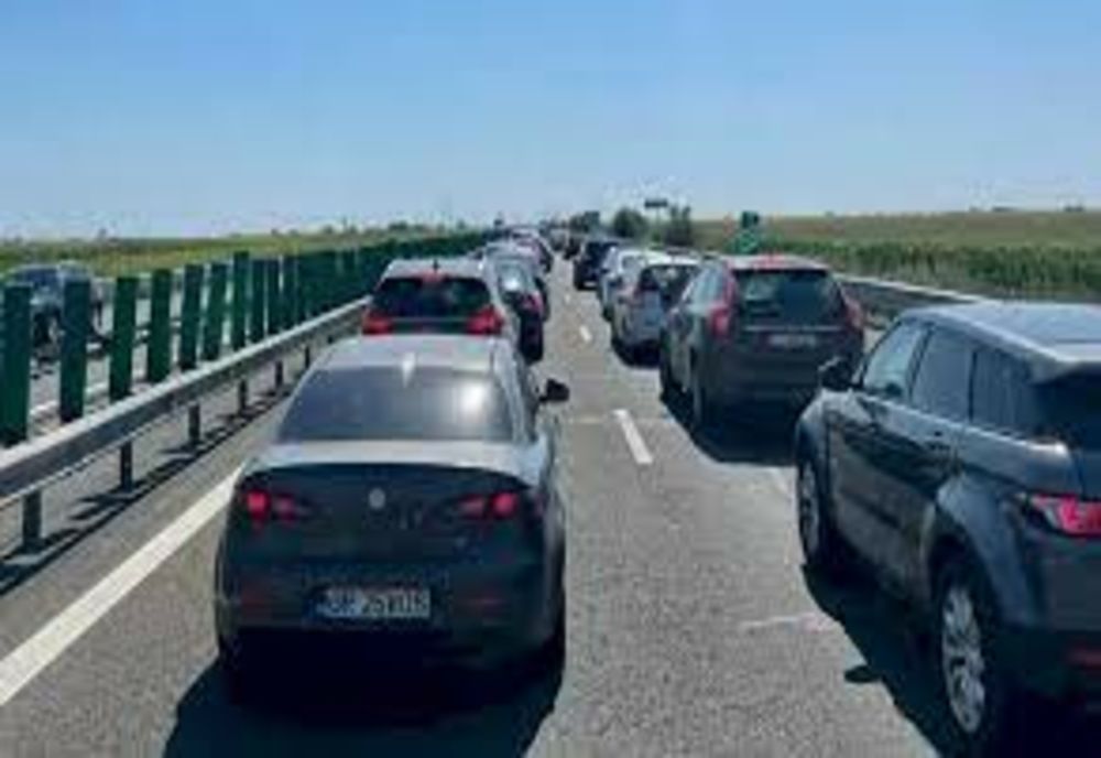Ilfov. Coloană de autoturisme la kilometrul 21, pe Autostrada A2, pe sensul de mers către Constanţa