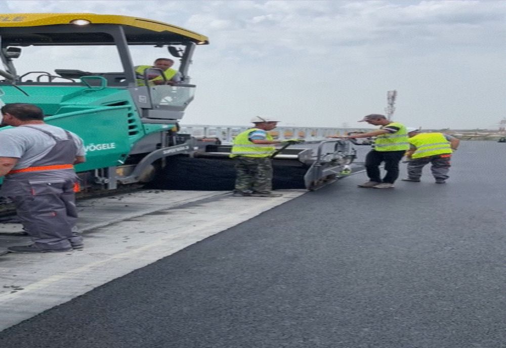 S-a turnat asfalt pe pasajul Domnești