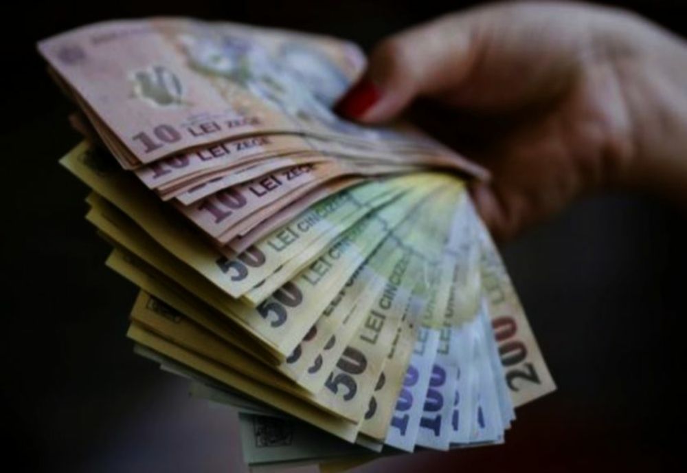 Întârzie decizia privind majorarea salariilor. Sindicatele și patronatele se revoltă împotriva Guvernului