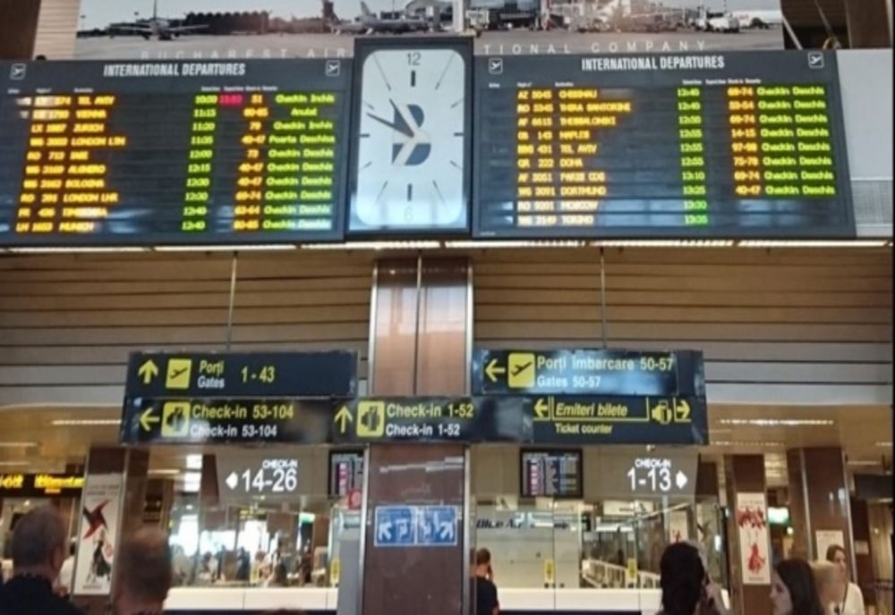 Trei femei, cercetate pentru falsificarea de procuri notariale necesare la ieşirea minorilor din ţară pe Aeroportul 'Henri Coandă'