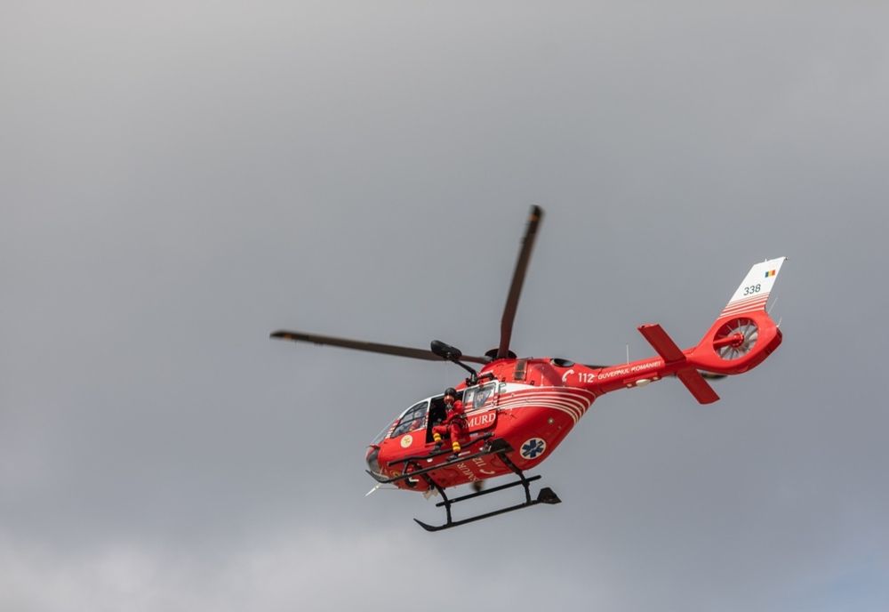 Ilfov. Autoturism răsturnat în afara părţii carosabile pe Autostrada A2 Bucureşti- Constanţa, la kilometrul 28, la Brăneşti. A fost solicitat elicopterul SMURD