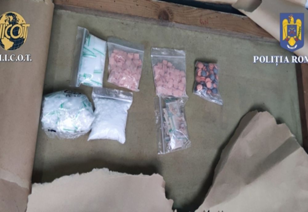 Percheziţii la persoane bănuite de trafic de droguri, trafic de persoane, criminalitate informatică şi spălare de bani