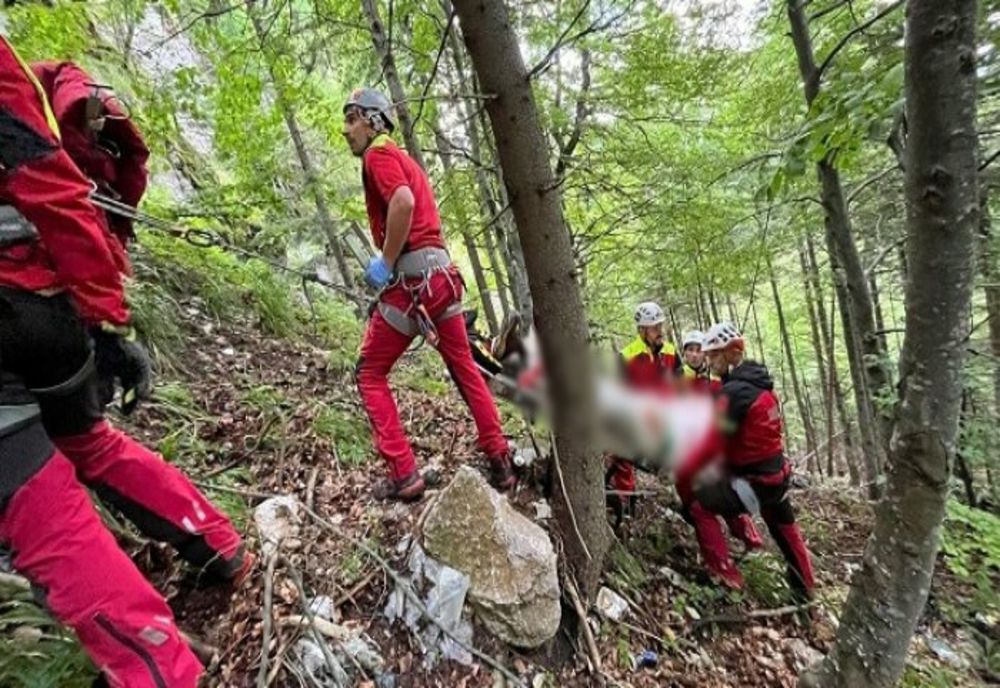 Prahova. Un bărbat din Ilfov a murit după ce a căzut dintr-un punct de belvedere aflat aproape de Cota 1400