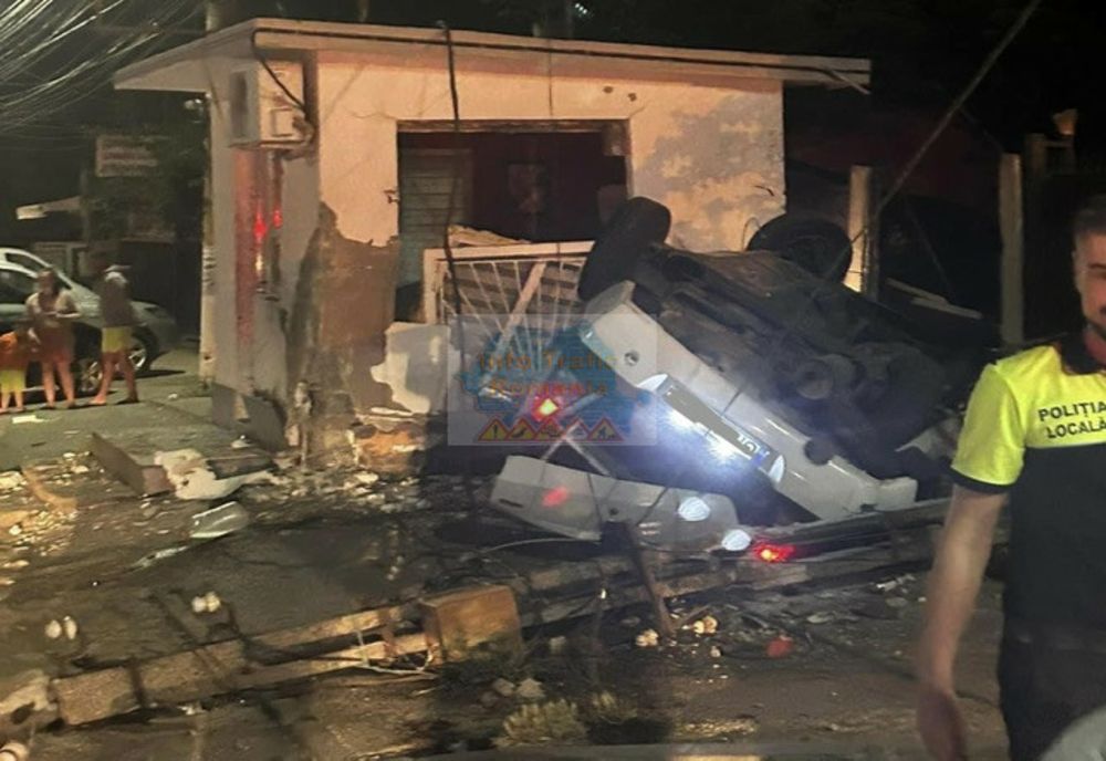 Doi tineri din Ghimpaţi şi-au pierdut viaţa după ce s-au răsturnat cu maşina pe un drum din Bragadiru