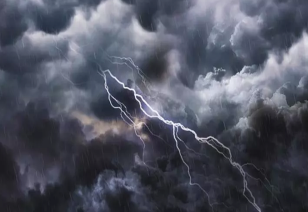 Cod galben de grindină și vijelii de marți, în jumătate de țară