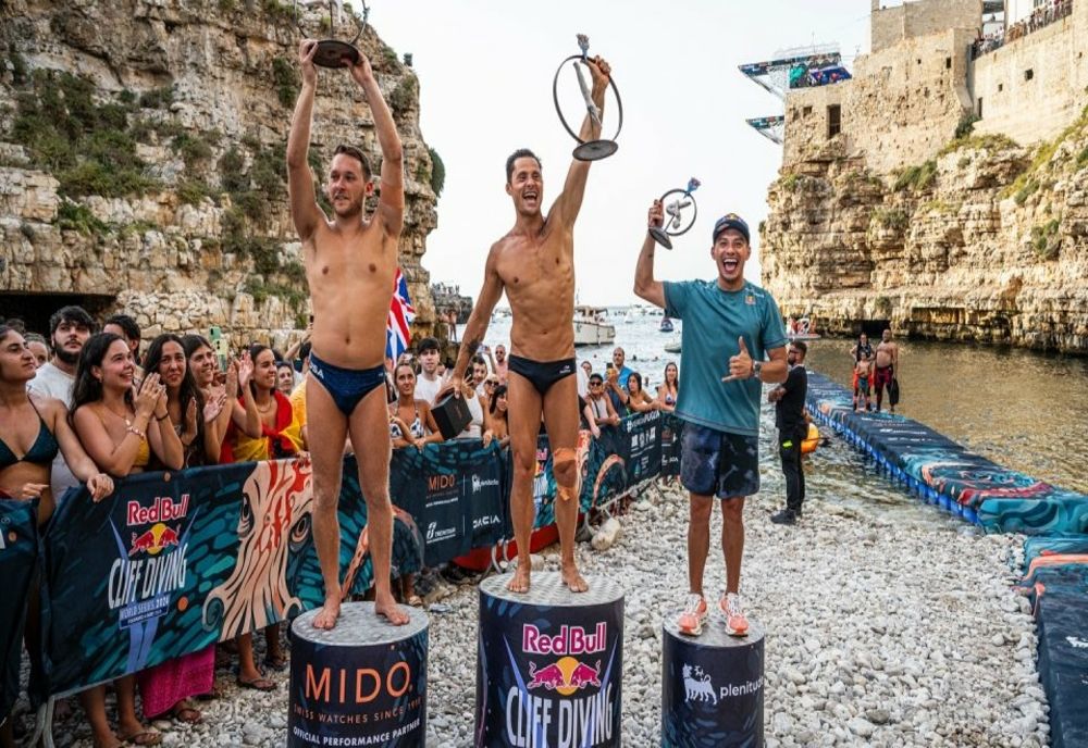Constatin Popovici câştigă a treia etapă a Red Bull Cliff Diving