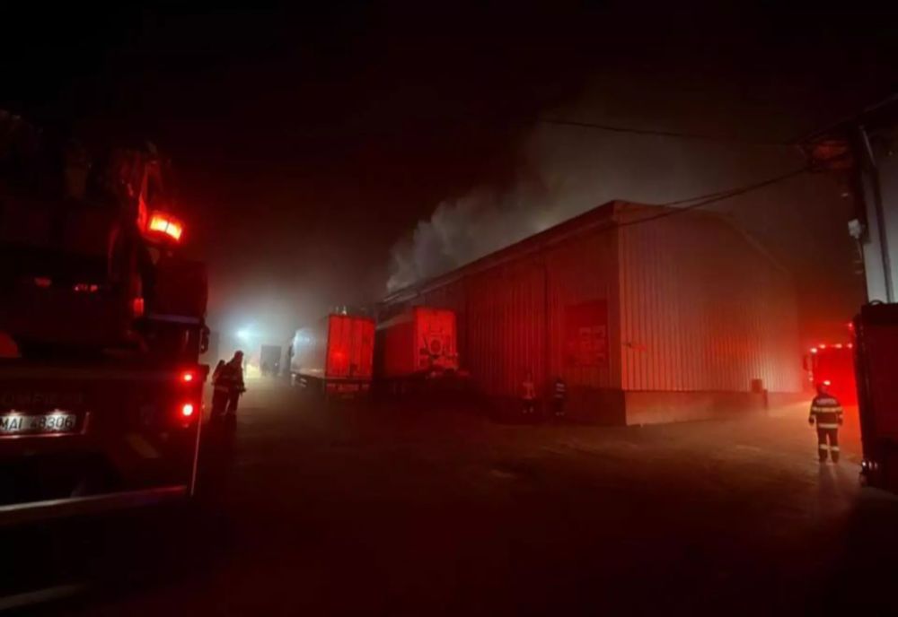 INCENDIU URIAȘ ÎN SECTORUL 2 DIN BUCUREȘTI 