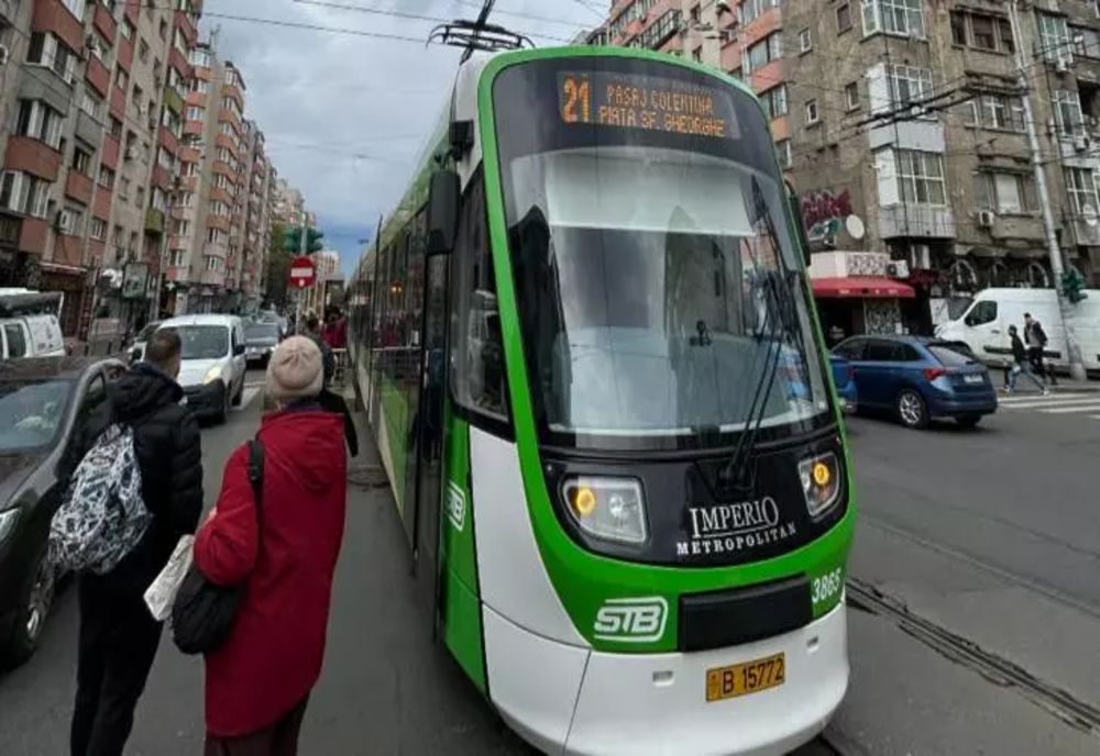 Trafic blocat în zona Obor–Moșilor. Tramvai deraiat în intersecție, linia 21 blocată temporar