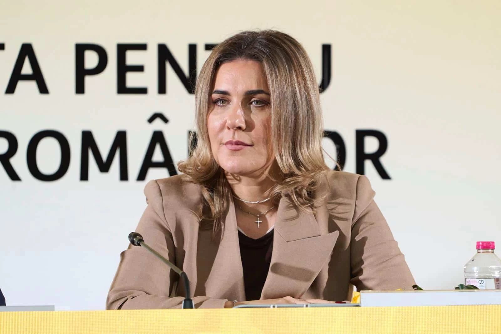 gianina-serban-rXV1l7
