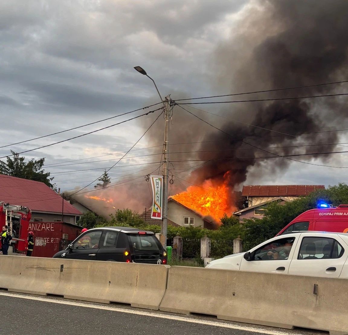 Incendiu la o casă din Săftica (foto: Trafic Alert București)