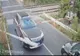 Ilfov. Un autoturism rupe barierele lăsate de la o trecere la nivel de cale ferată din apropiere de București