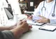 Românii fără asigurare medicală se pot înscrie pe listele medicilor de familie