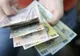 Persoanele vulnerabile vor primi 1.400 de lei pentru plata facturilor la energie și vouchere sociale