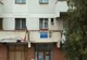 Școală din România, improvizată într-un bloc de locuințe. Pentru a merge la baie, elevii coboară de la etajul 4 la parter