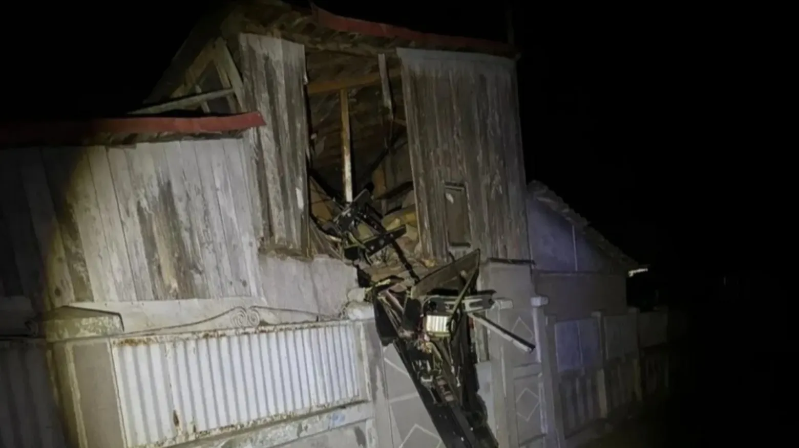 Alertă maximă în România. Fragmente de dronă căzute în Galaţi. Pericol de explozie, mai mulți oameni evacuați FOTO/VIDEO – poza 1