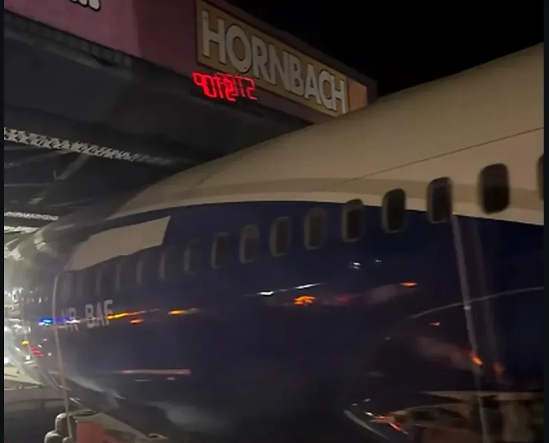 Avion blocat pod Balotești. Foto/Captură